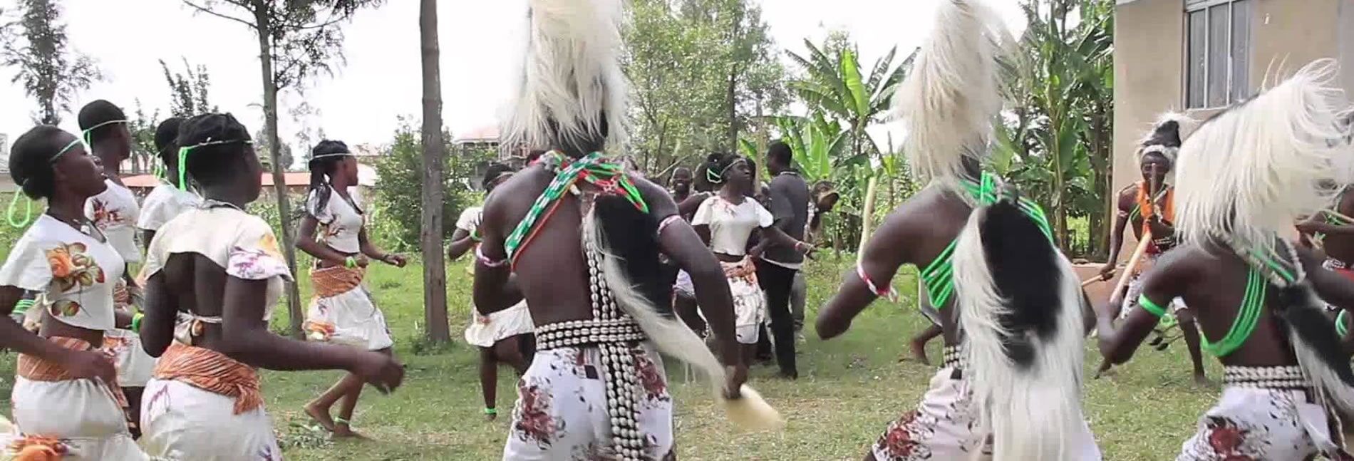 Cultural performers in the hotel gardens
